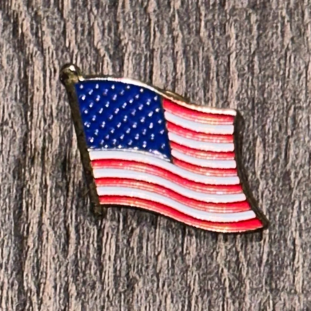 💞 New American Flag Lapel Pin